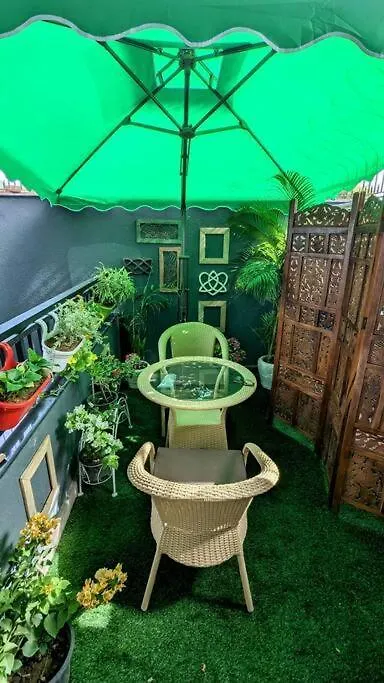 Troy - Cozy Studio Haven, Free Parking And Wi-Fi Gurgaon Apartament