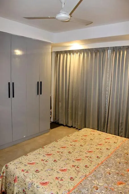 Troy - Cozy Studio Haven, Free Parking And Wi-Fi Gurgaon Apartament