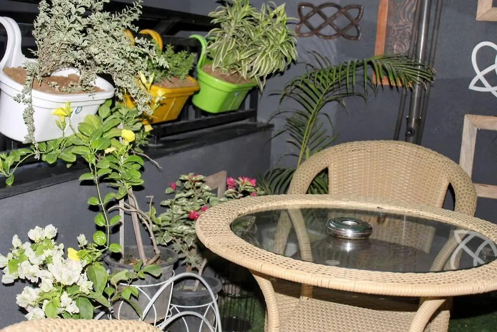 Troy - Cozy Studio Haven, Free Parking And Wi-Fi Gurgaon Apartament